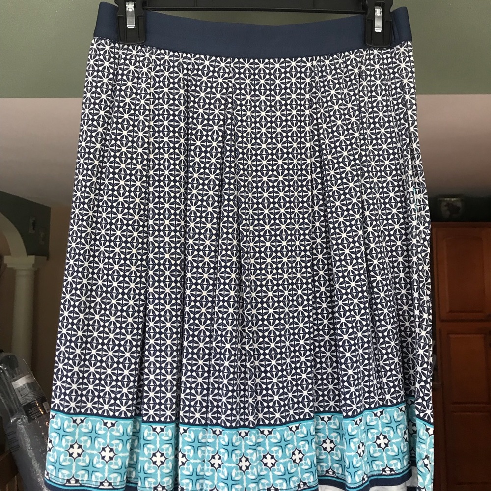Soft and stretchy patterned skirt